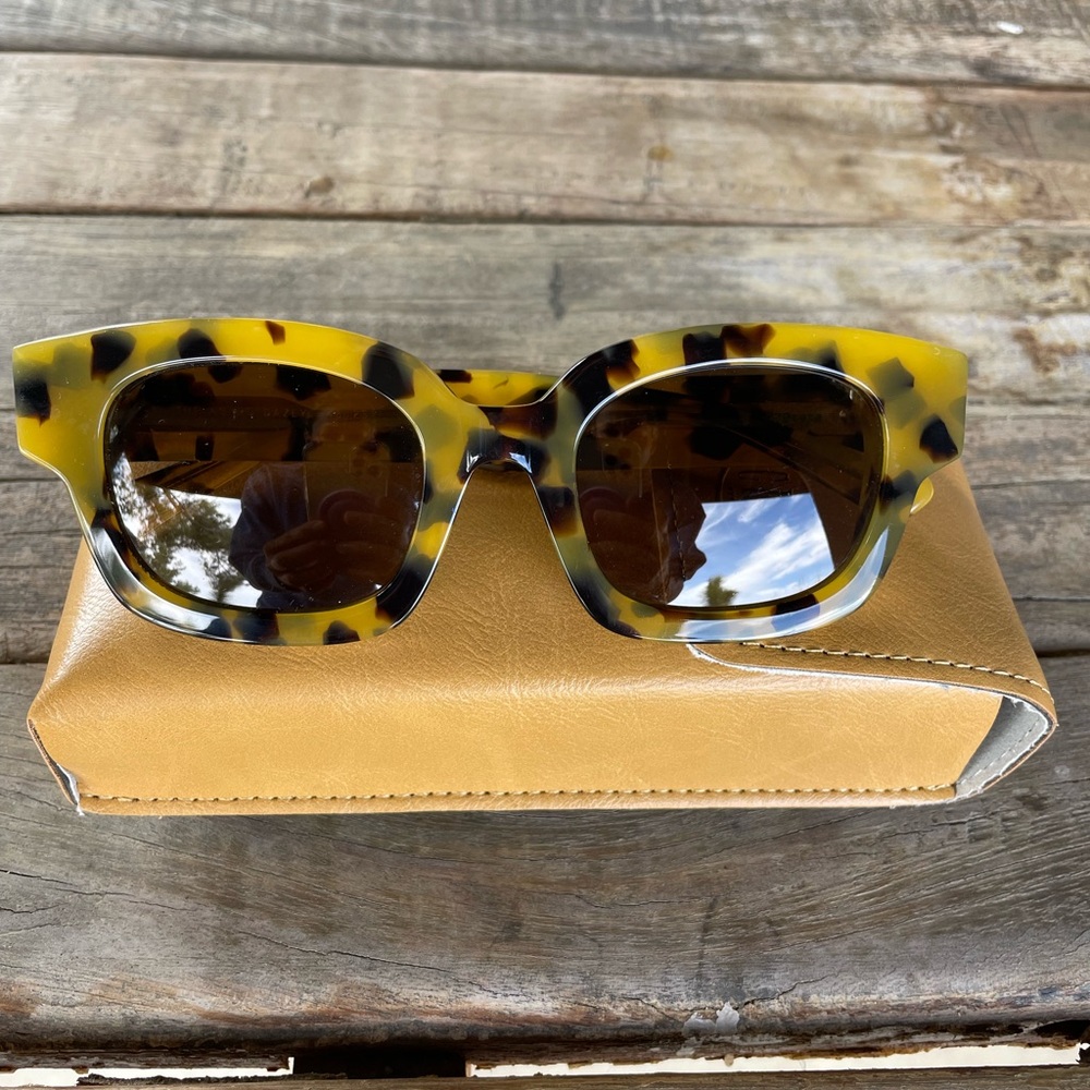 Crap Tortoise Shell Sunglasses with Case